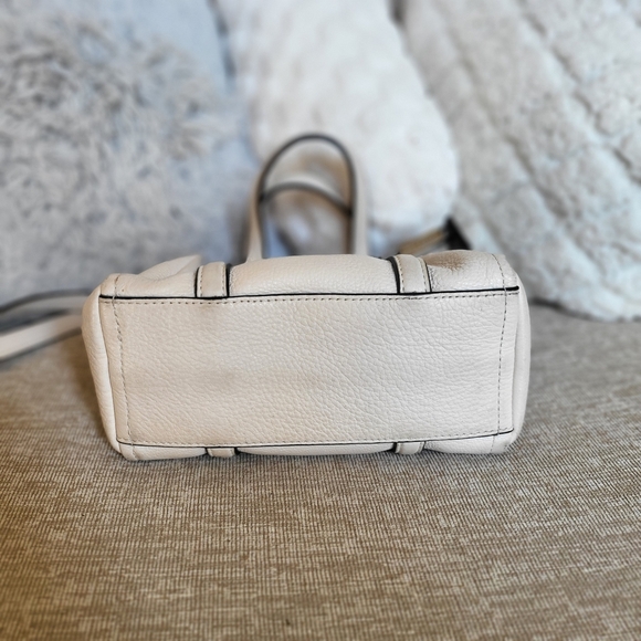 Marc Jacobs Pebbled Leather The Tag Crossbody Bag Off White Magnetic Closure - Picture 6 of 15